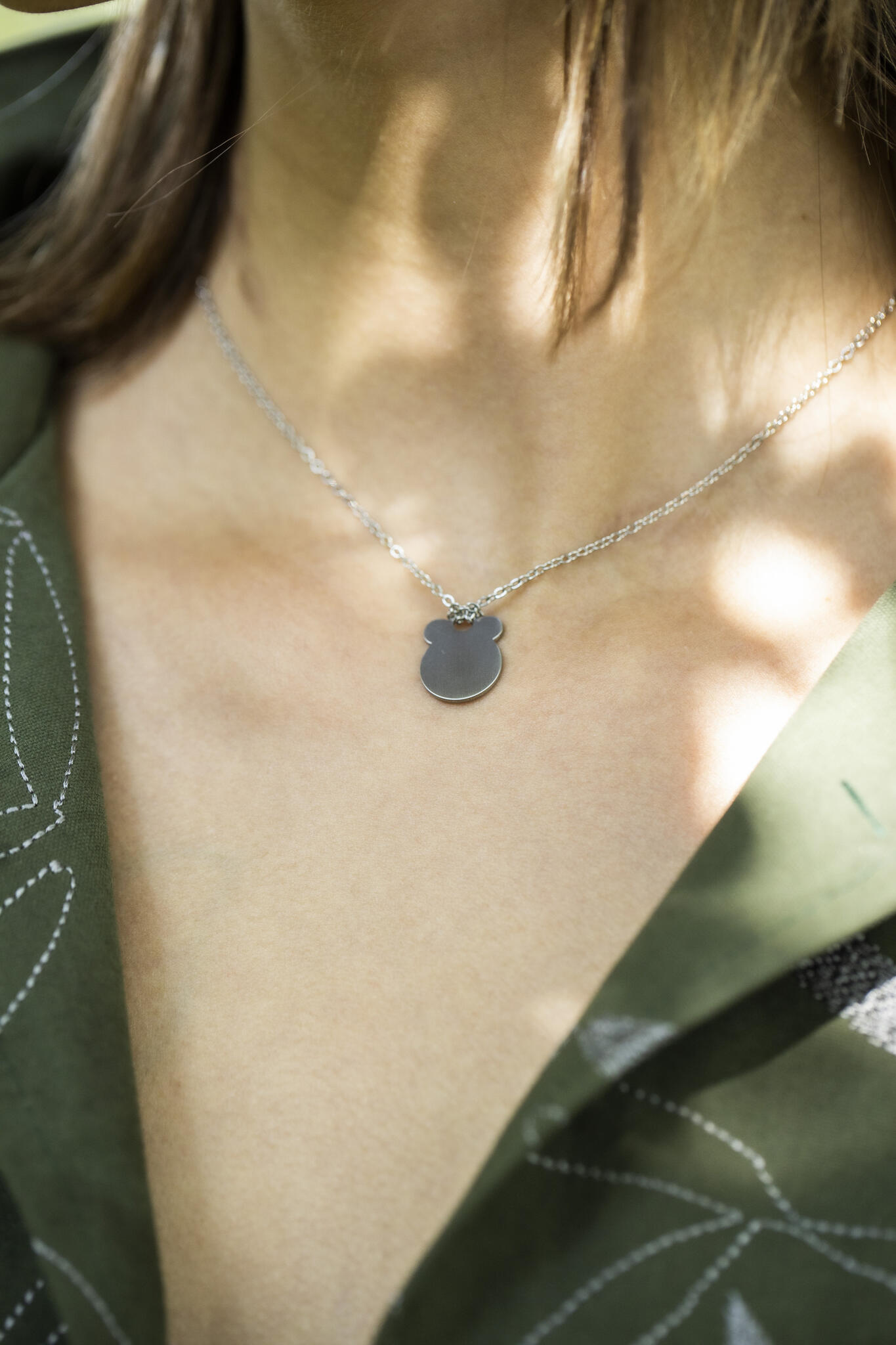 Lentsius-Ursa-roostevaba-teras-kaelakee-karu-2_huge