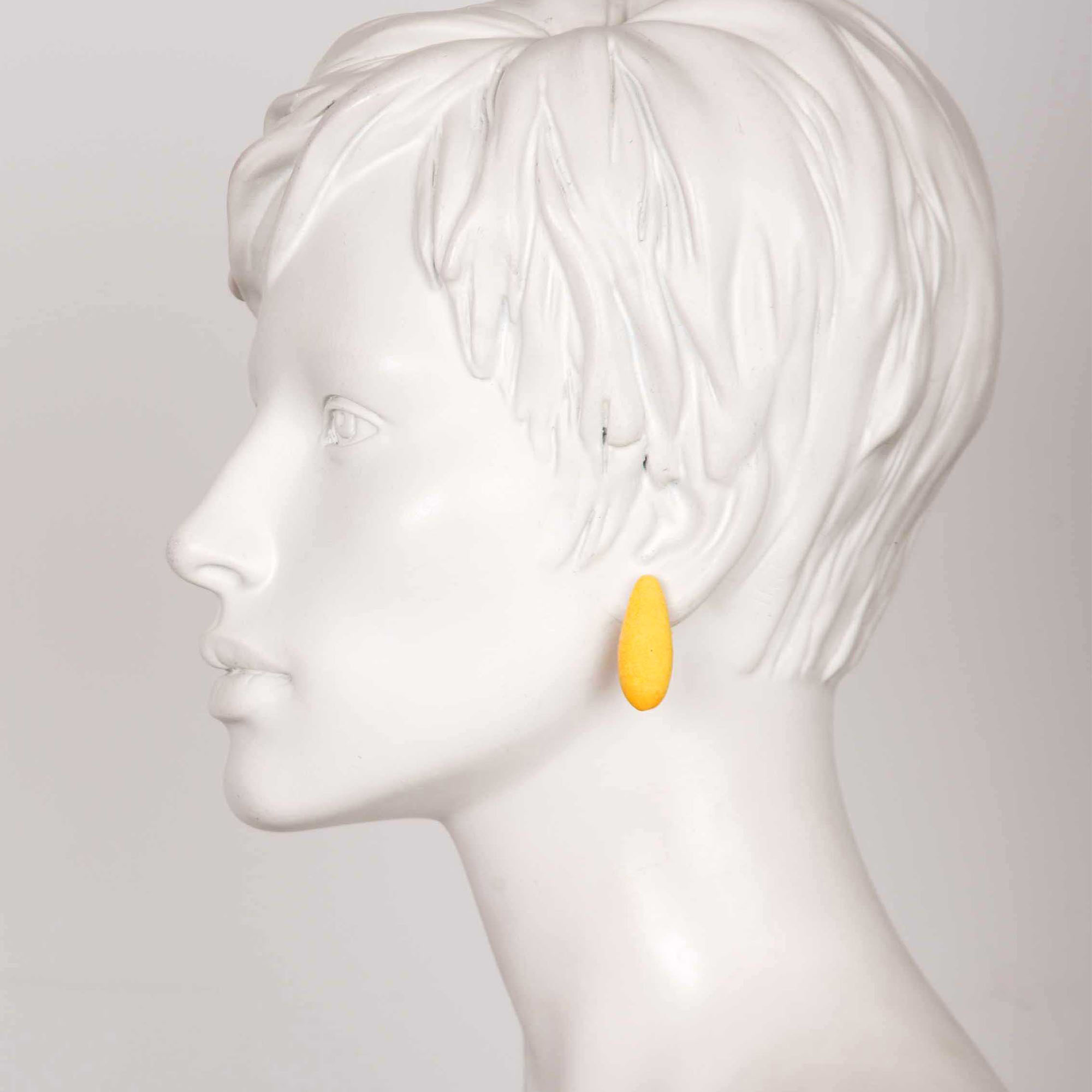 Mini-Bananas-2-Earberries-Earrings-Tanel-Veenre-Jewellery